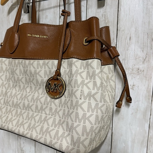 Michael Kors Marina North South Large Drawstring Tote - Picture 5 of 10